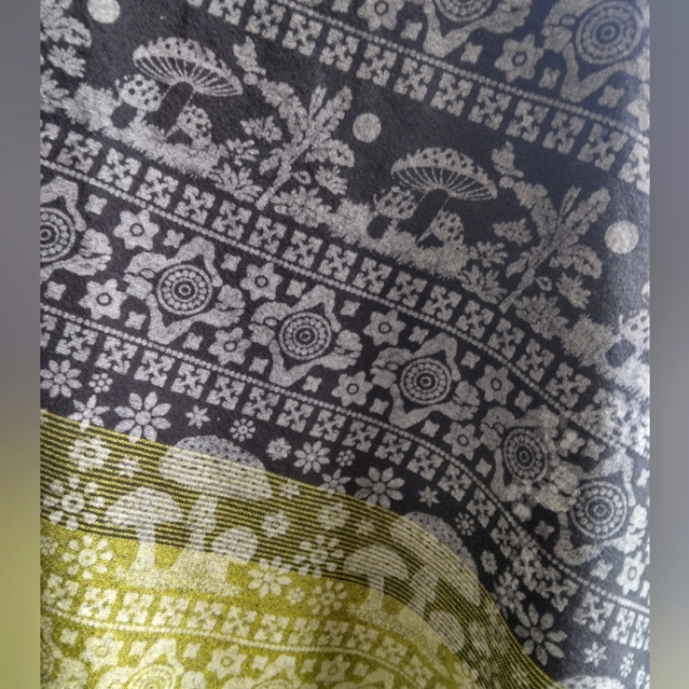 New Mushroom Wrap Black and Green Skirt - Picture 3 of 3